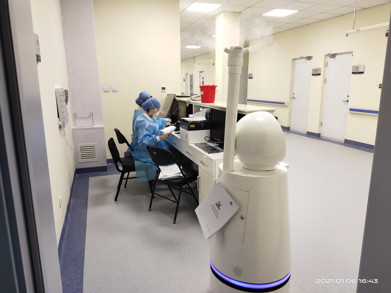 2020年11月2日高聪消毒机器人在北京大学附属首钢医院上岗(图3)